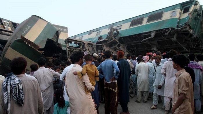 At least one reportedly killed, 30 injured as two trains collide in Hyderabad, India